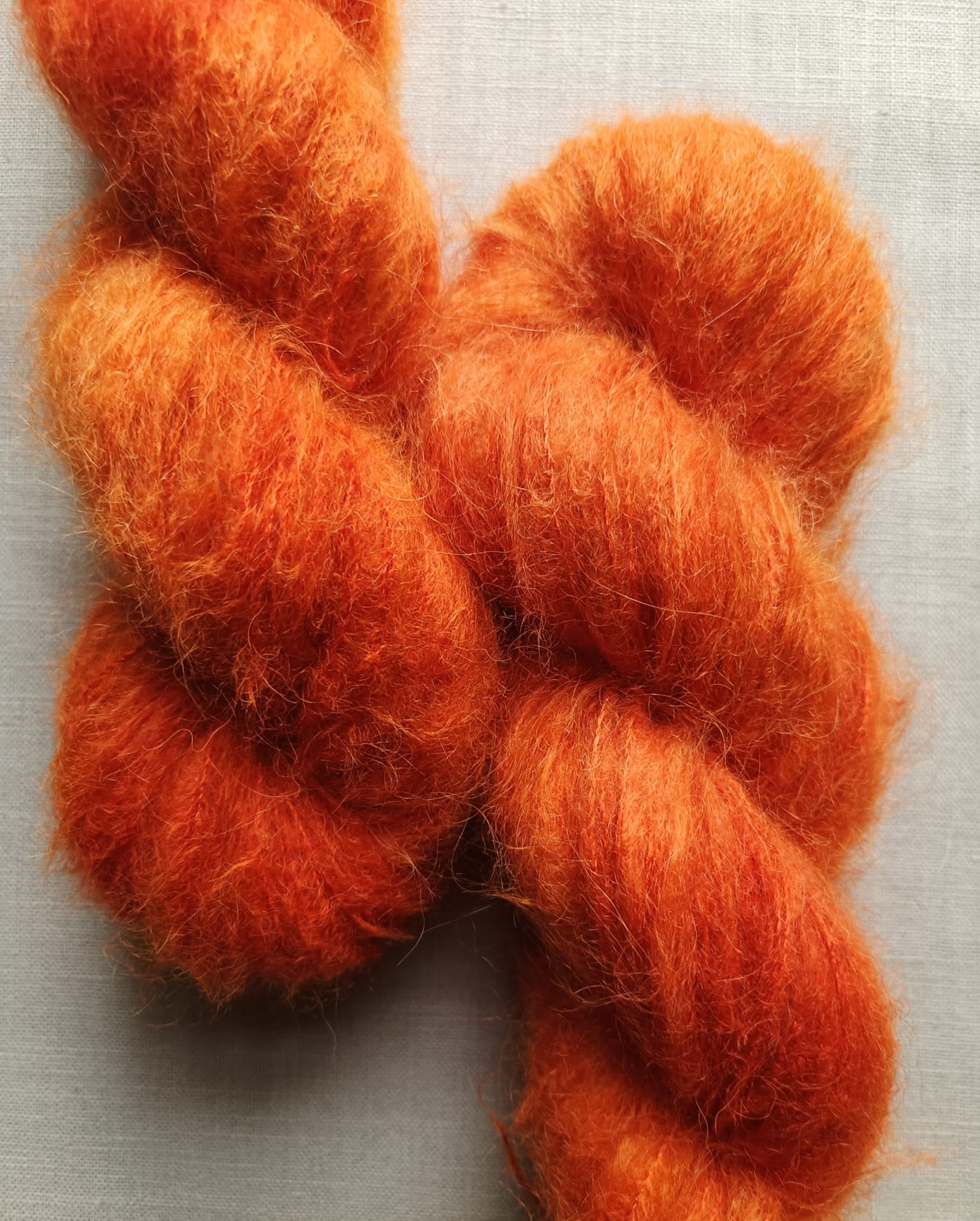 Red Alert - Oosey Suri Silkpaca