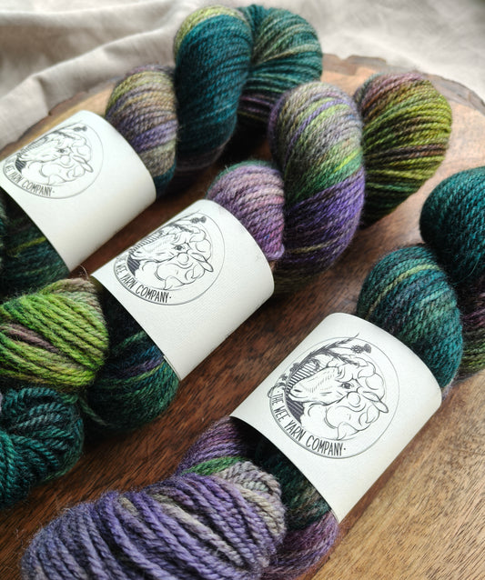 Aon-adharcach - Dorcha Worsted
